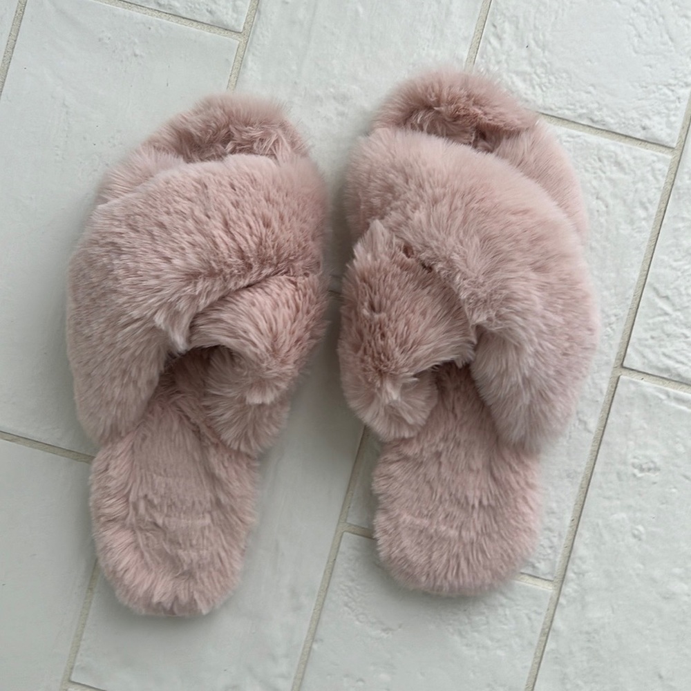NEW Loft Faux Fur Criss Cross Slippers in Pink